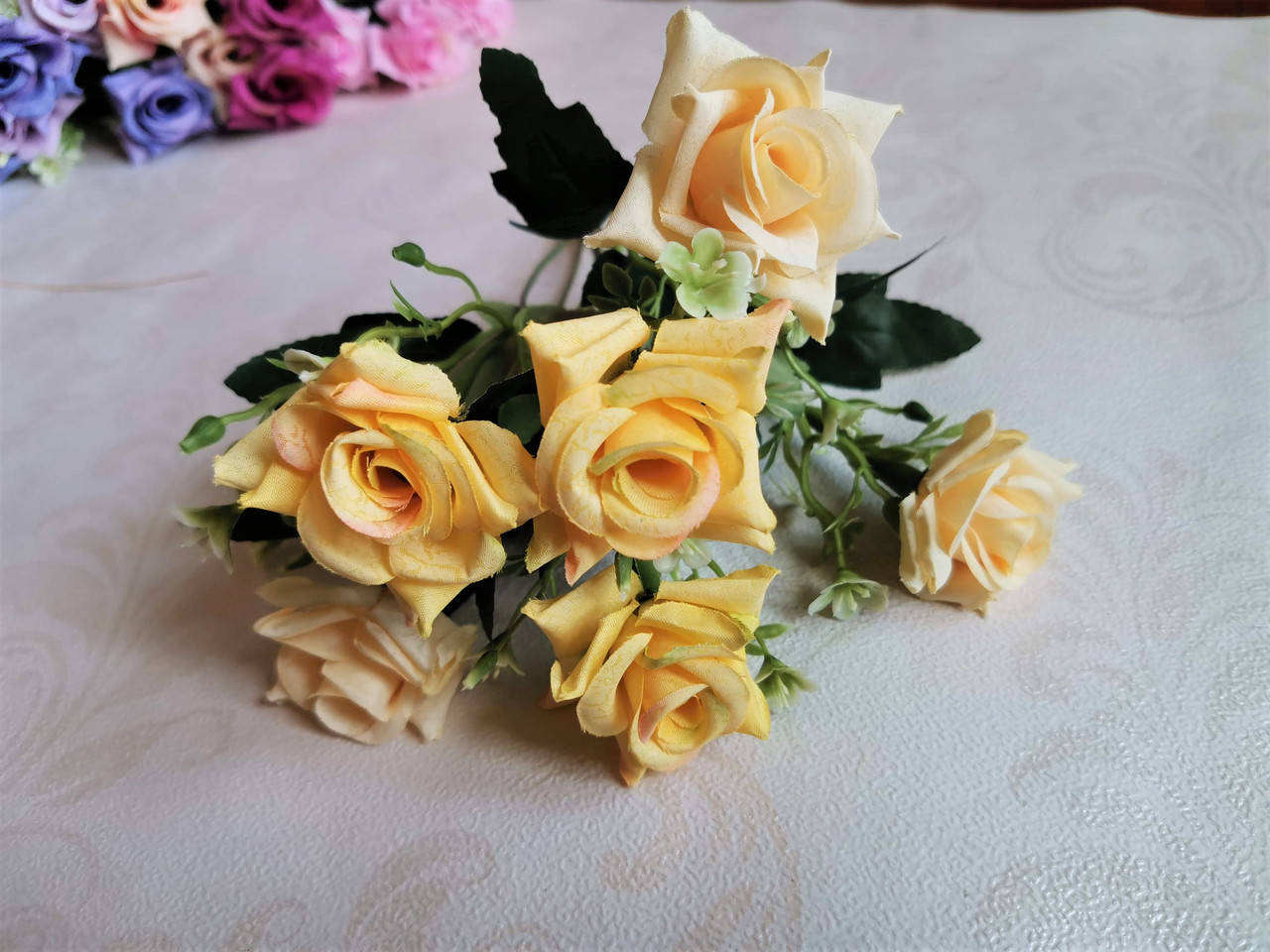 

Искусственные цветы- букет роз остролистных. Желтый