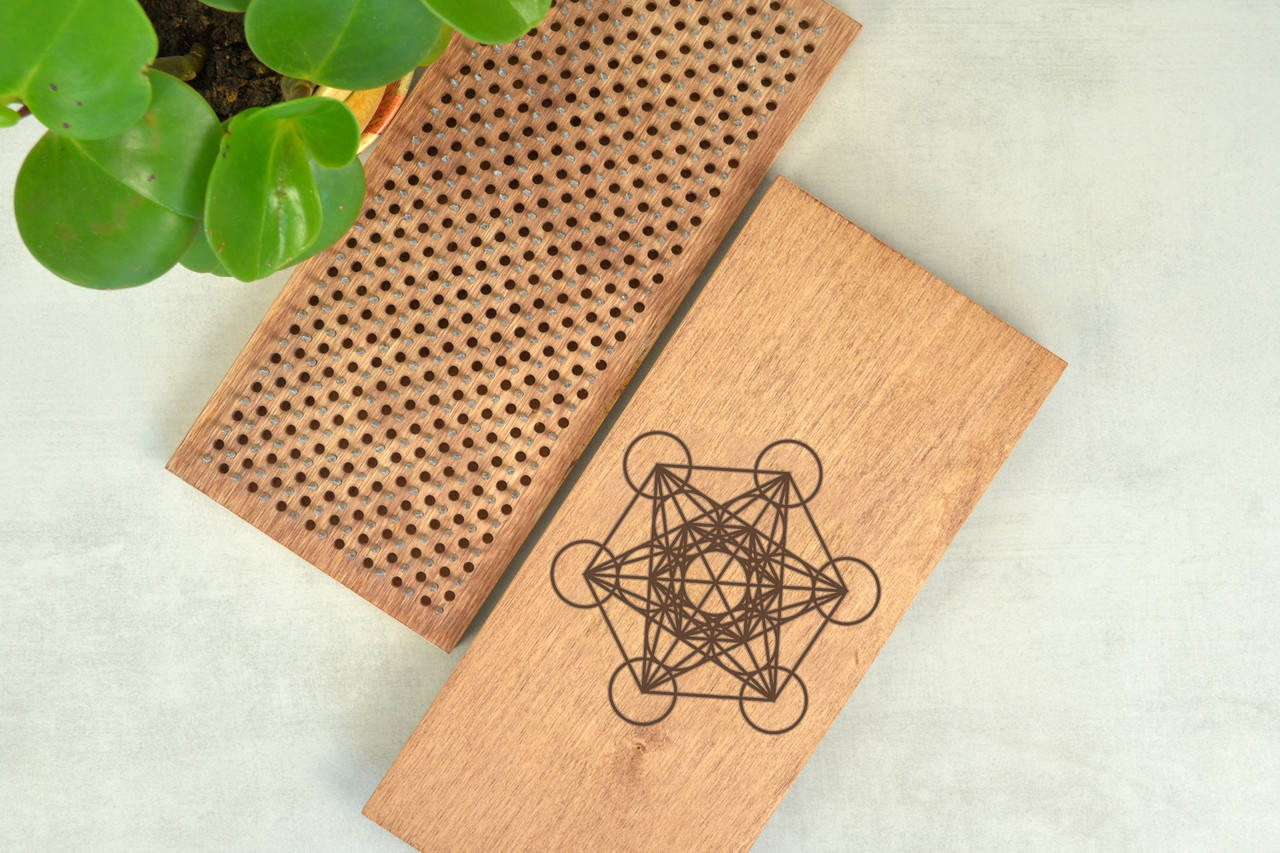 

Доска Садху для йоги с гравировкой Куб Метатрона с шагом расположения гвоздей 1 см для начинающих