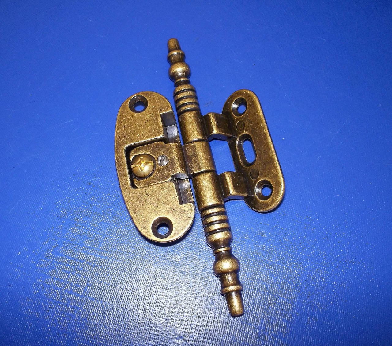 

ПЕТЛЯ 50X105 МЕБЕЛЬНАЯ ВРЕЗНАЯ 48153Z10400.09, Бронза