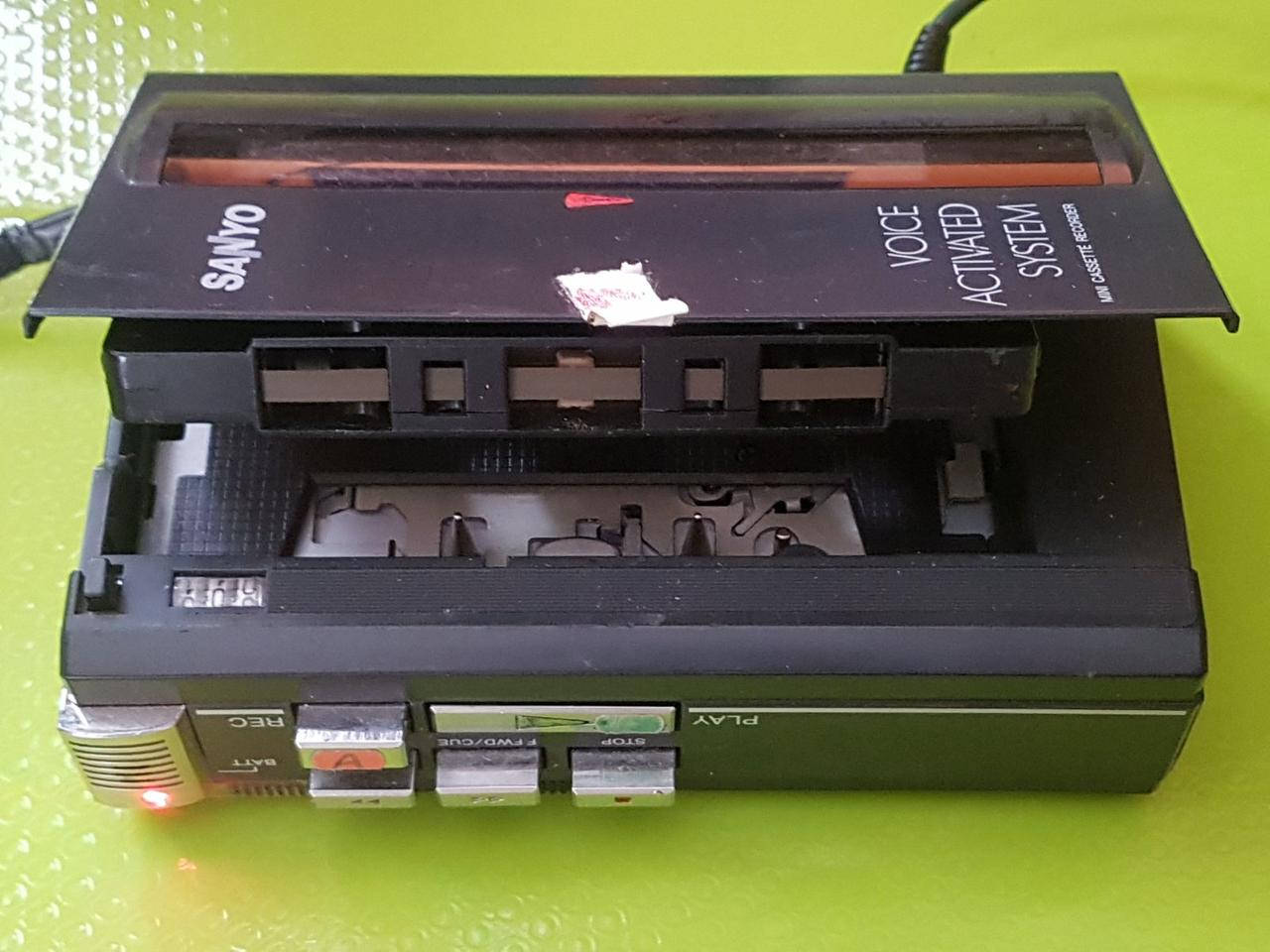 

Аудио плеер кассетный SANYO M 1115 – пишущий.