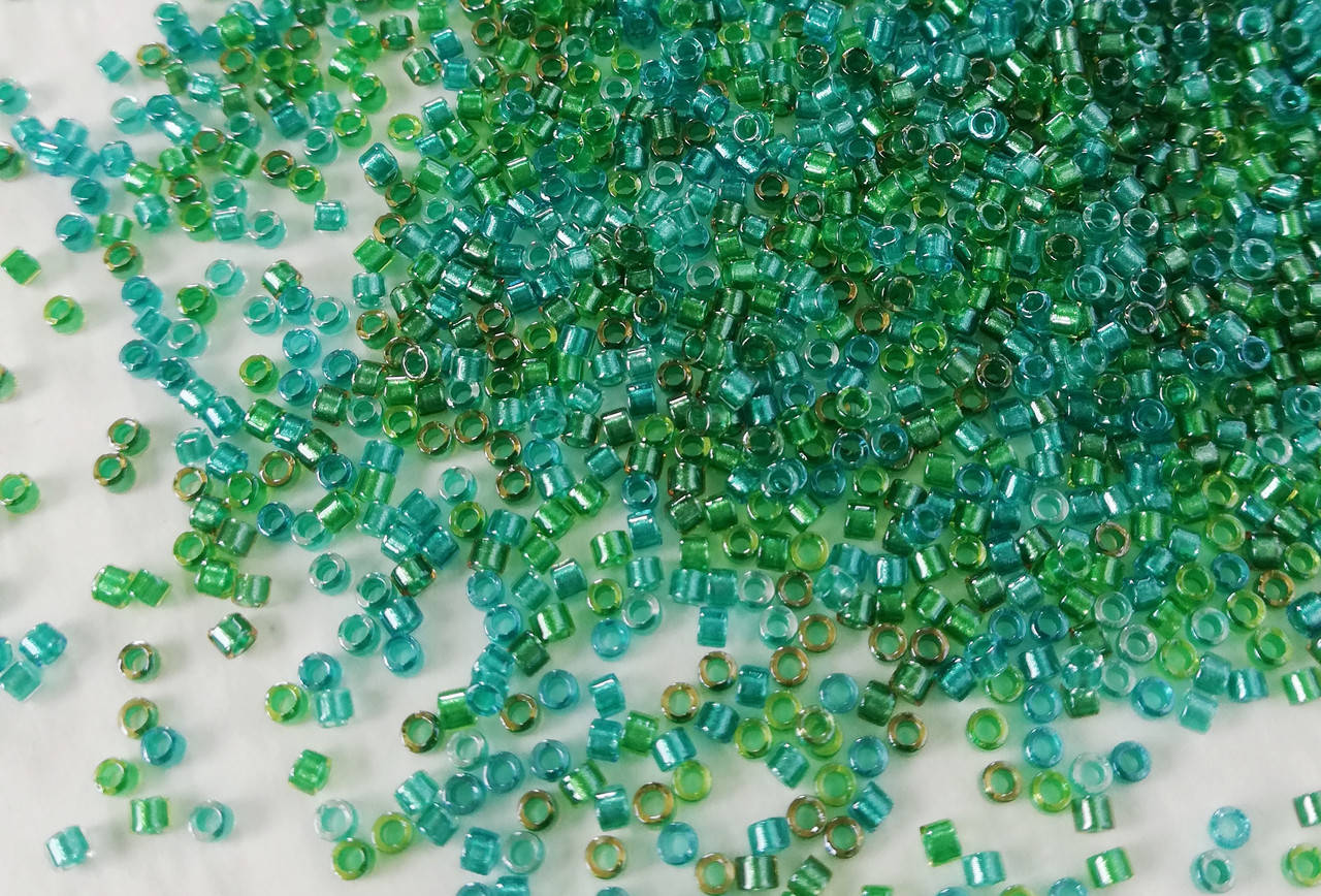 

Японський бісер Miyuki Delica 11/0 DB0984 - Lined Aqua Teal Mix