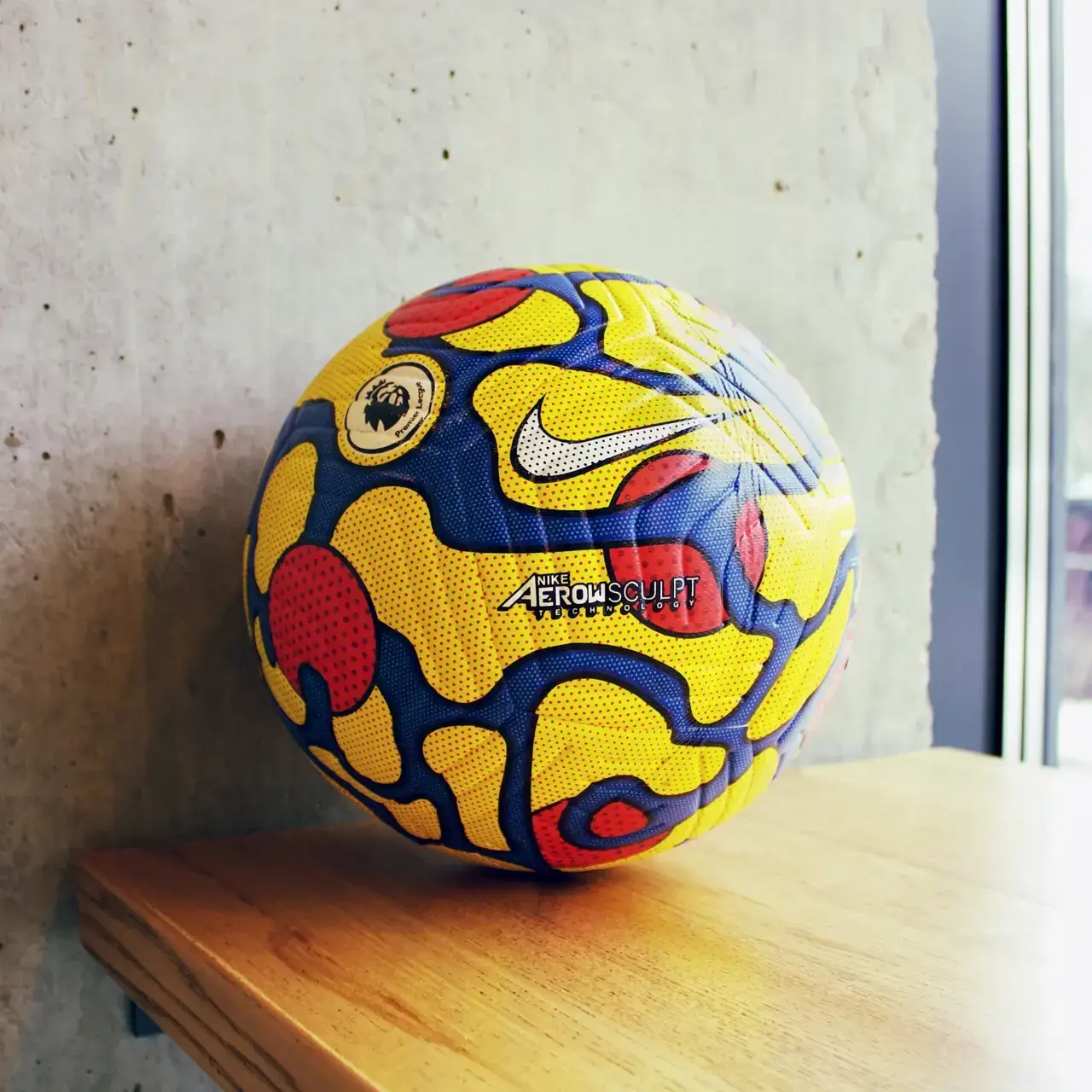 

Футбольный мяч Nike Premier League Flight