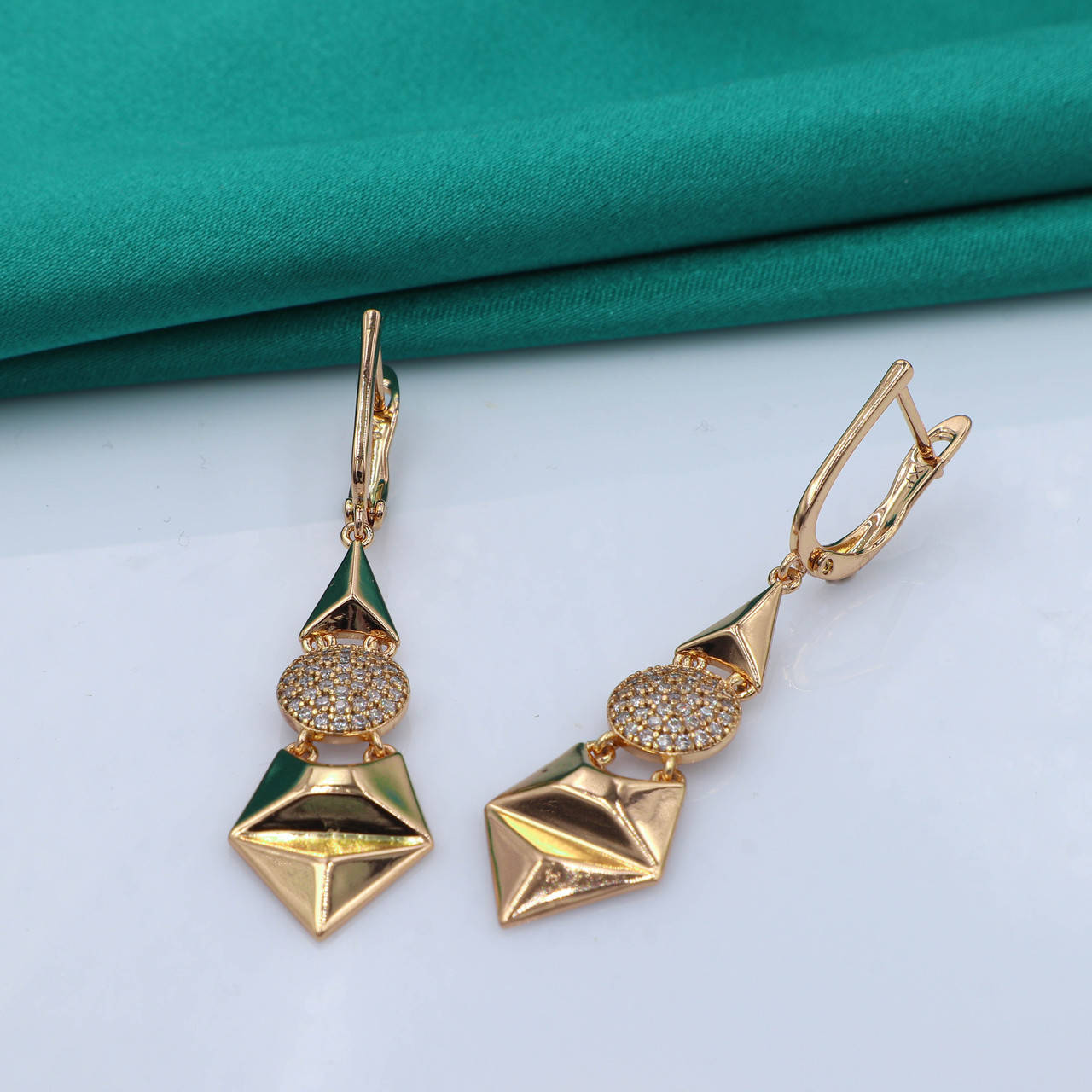 

Серьги подвески, Треугольник с камнями, англ.замок, медзолото Xuping, 18К