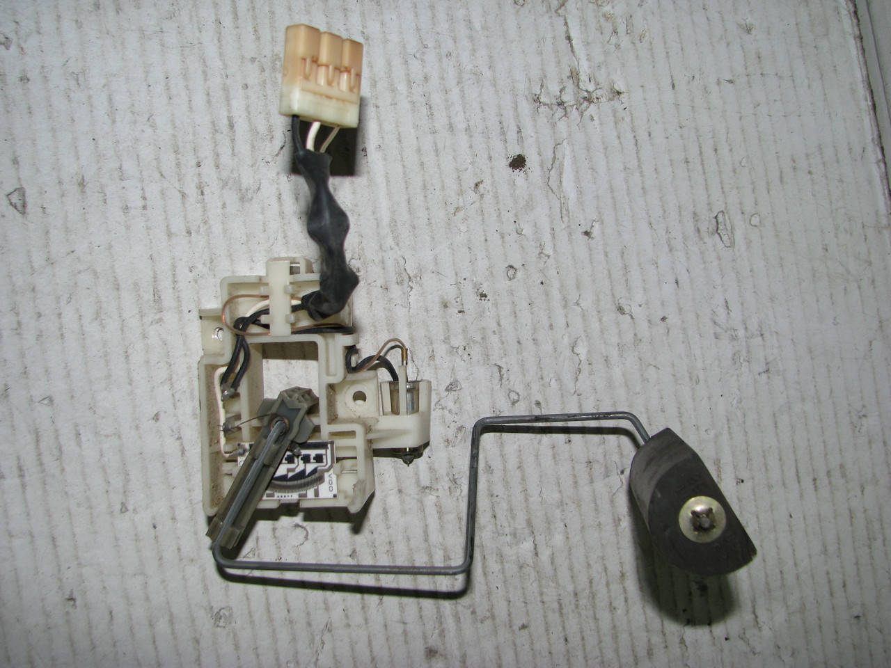 

Б/у датчик уровня топлива Toyota Carina E _T19_/Corolla _E10_ 1992-1997