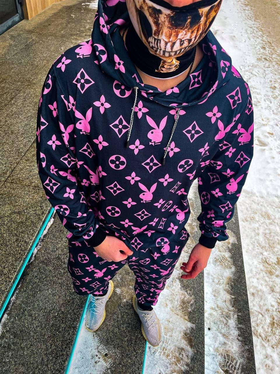 

Мужской спортивный костюм тёмный с розовым принтом Play Boy L, Розовый