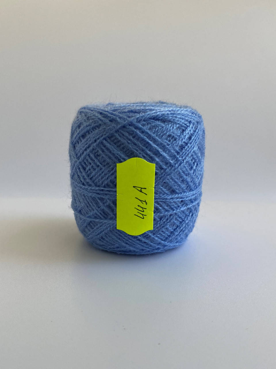 

Нитка акрилова 10 гр. для вишивання 441А