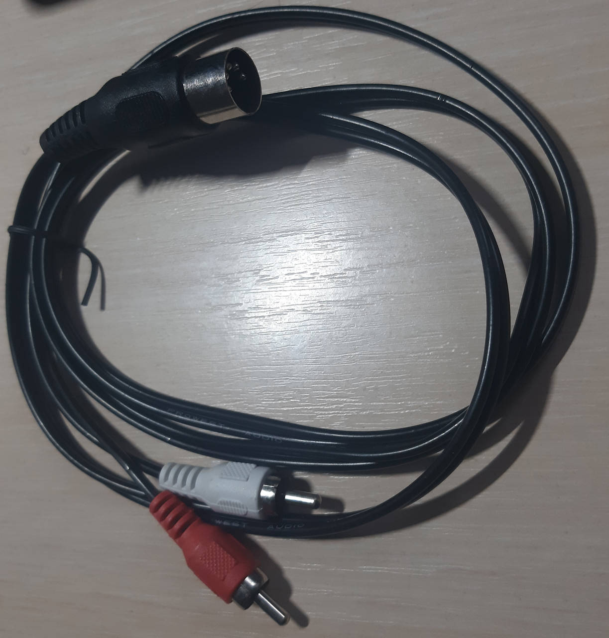 

Шнур аудио, штекер 5 DIN - 2 штекера RCA, кабель 1.2м, черный