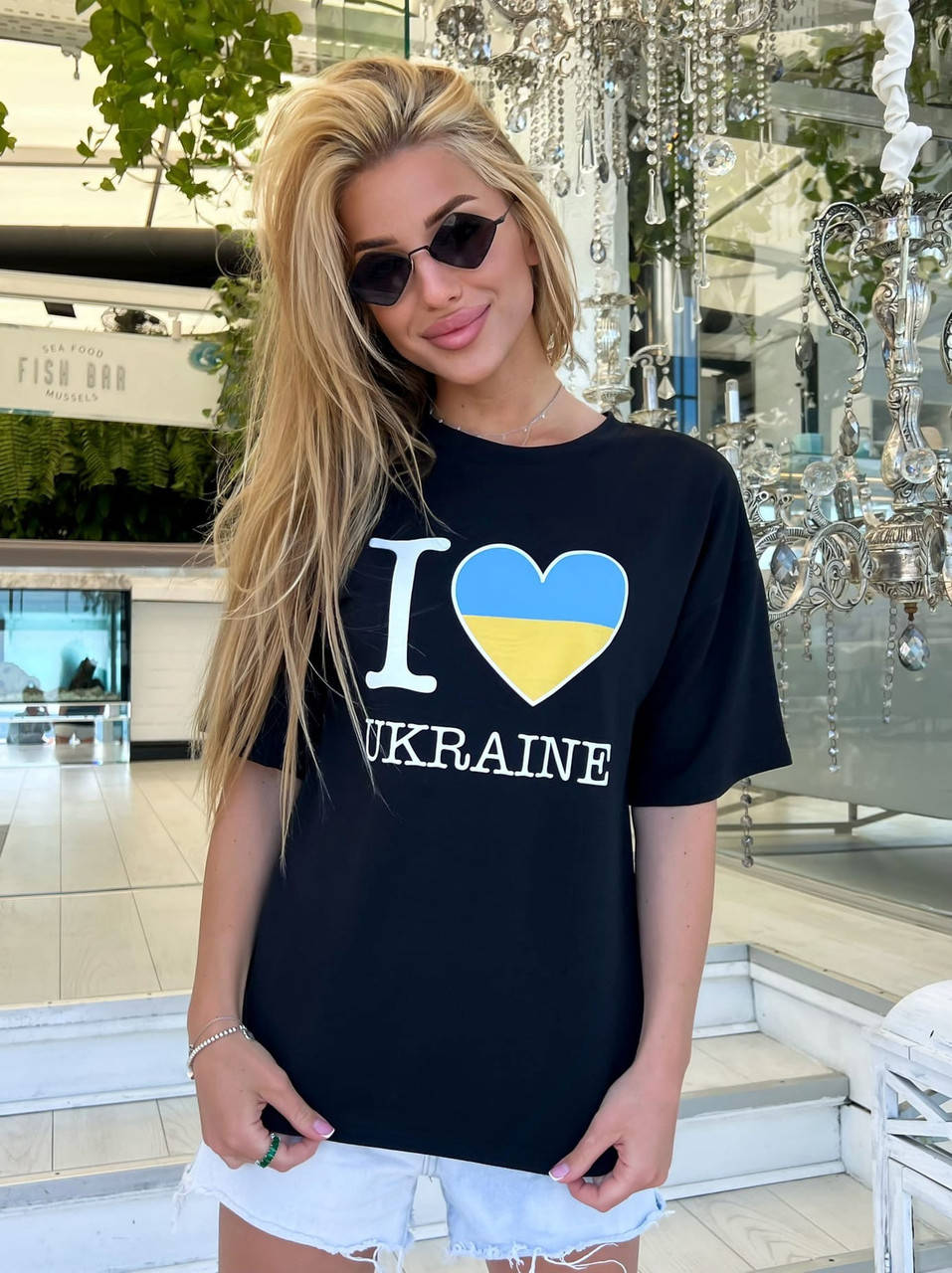 

Женская футболка с украинской символикой Черный, 48/52