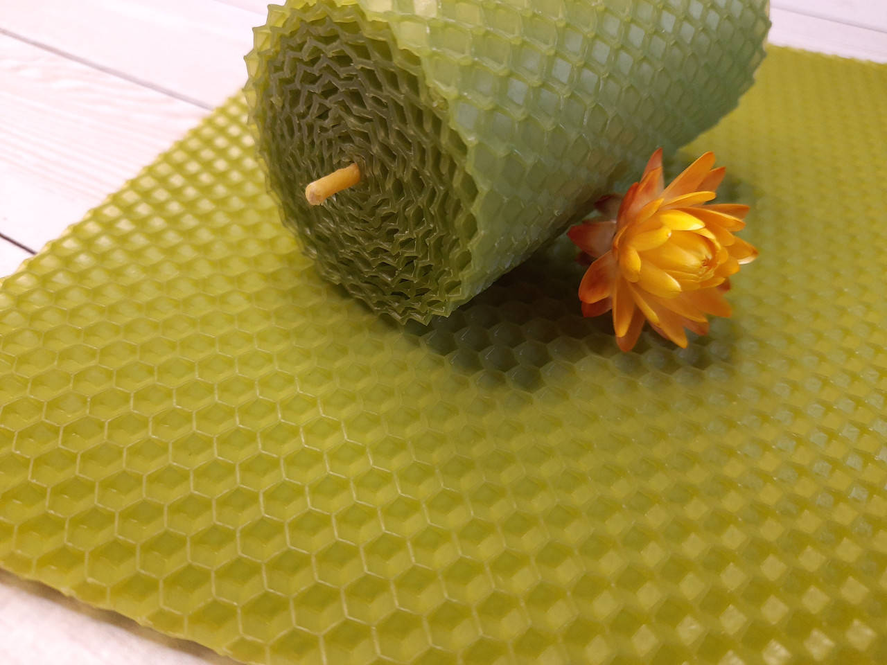 

Цветная вощина для изготовления свечей, лист 20х26 см, оливковый