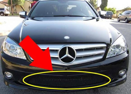 

Mercedes C W204 2007-2011 цетнтральная решетка в бампер AMG передний Новая Оригинал