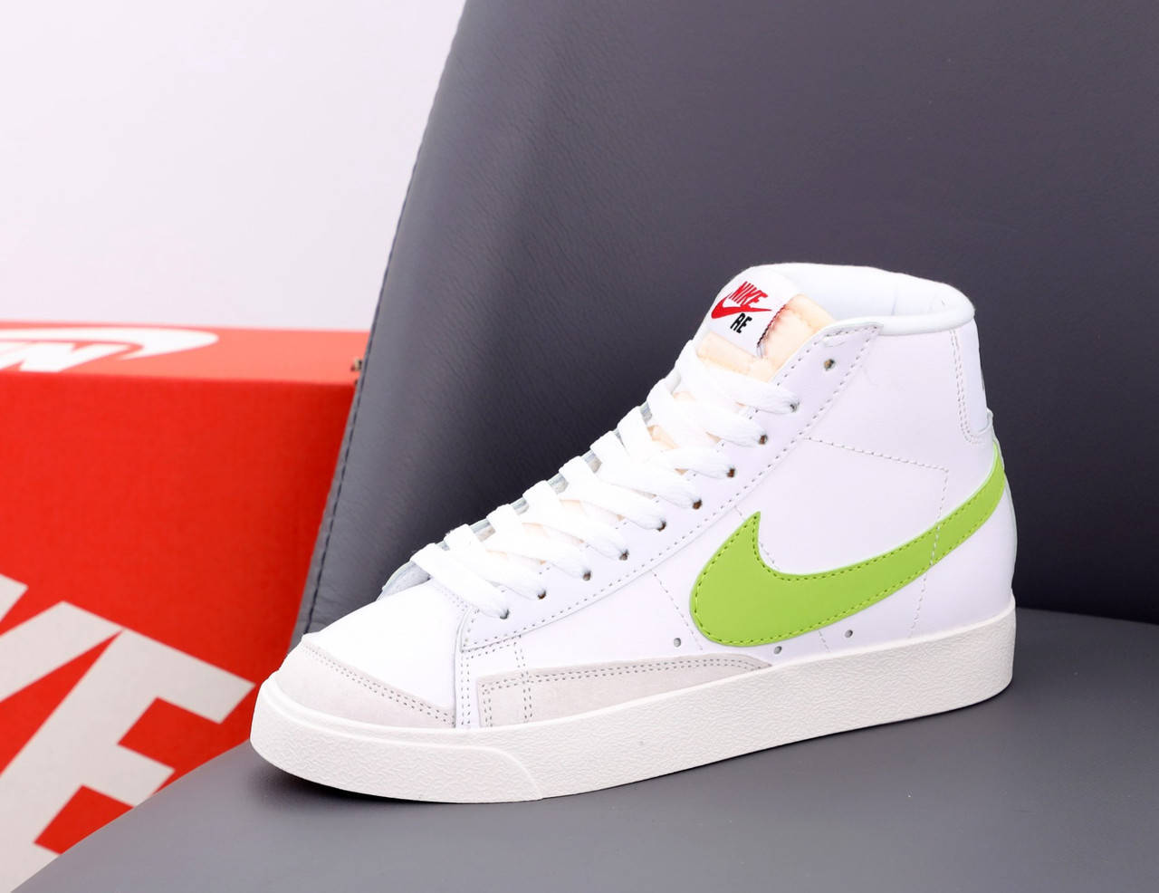 

Кожаные Белые женские кроссовки Nike Blazer Mid, Бежевый