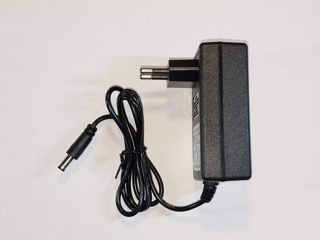 

Зарядное устройство 16.8v 2A li-ion 4s