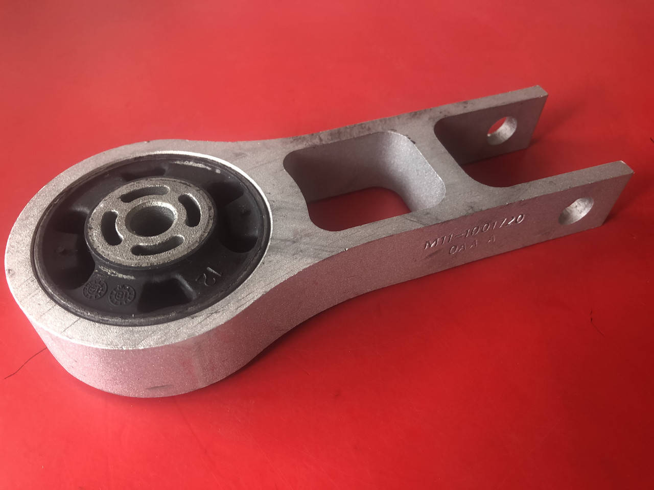 

Опора двигателя задняя Chery M11 M11-1001720