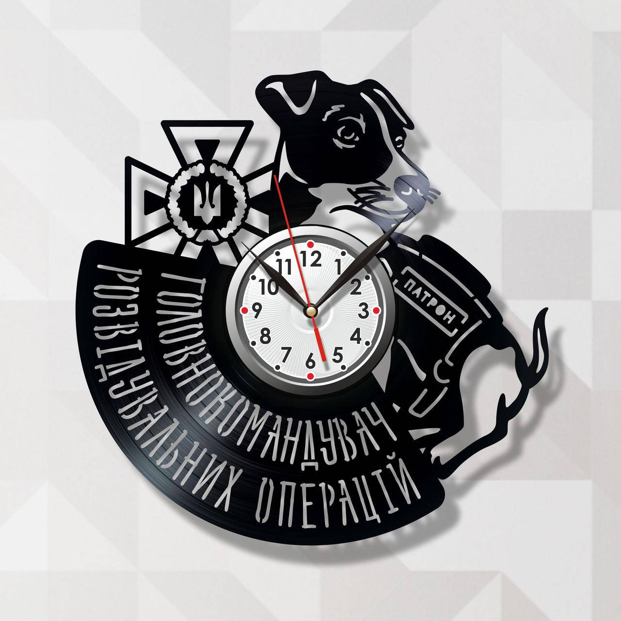 

Патрон пес Главнокомандующий Разведывательных Операций Собака Патрон Часы черные Часы на стену Размер 30 см