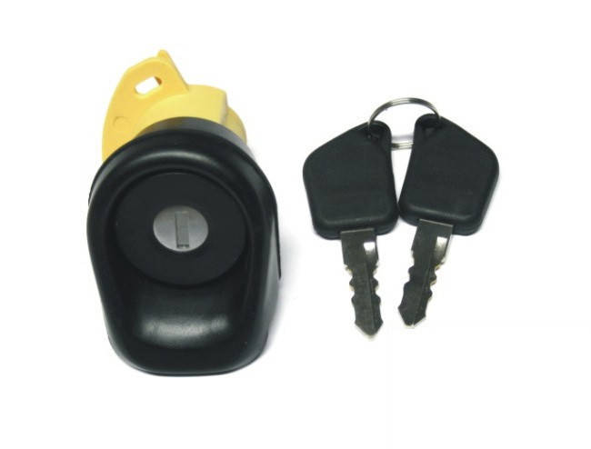 

Замок багажника Peugeot 205