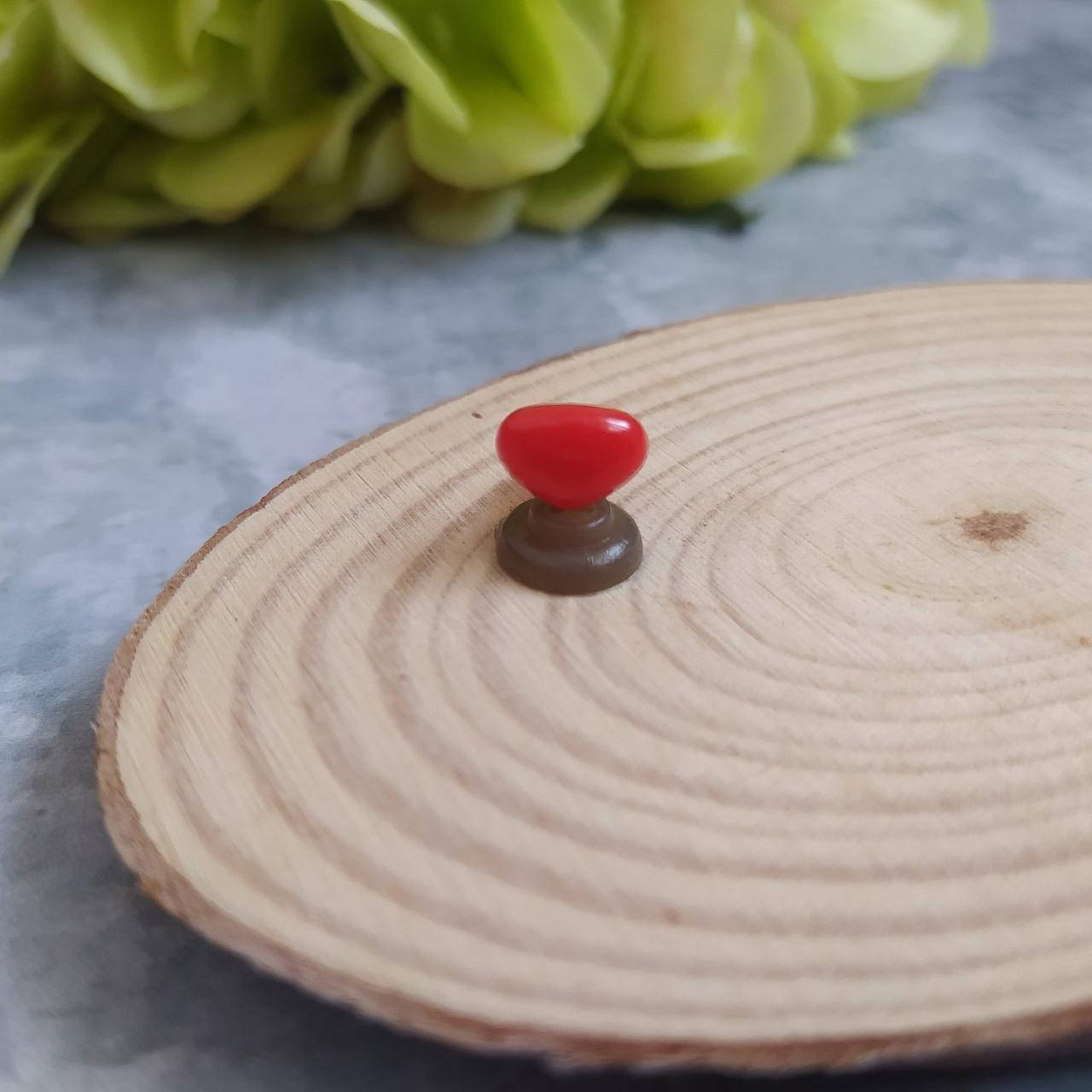 

Носик червоний 7х9мм