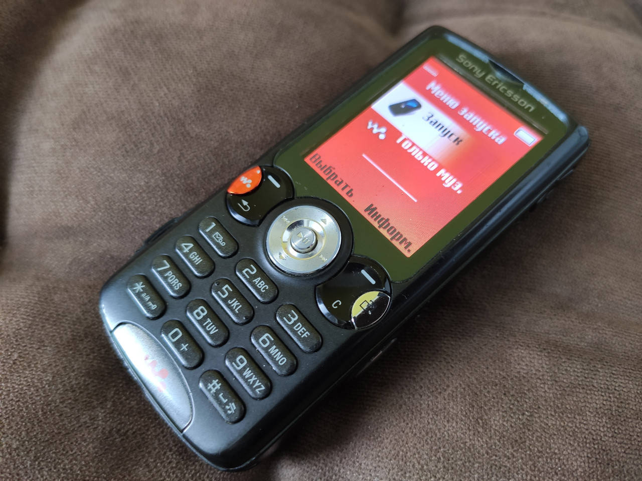 

Мобильный телефон Sony Ericsson W810 оригинал отличное состояние