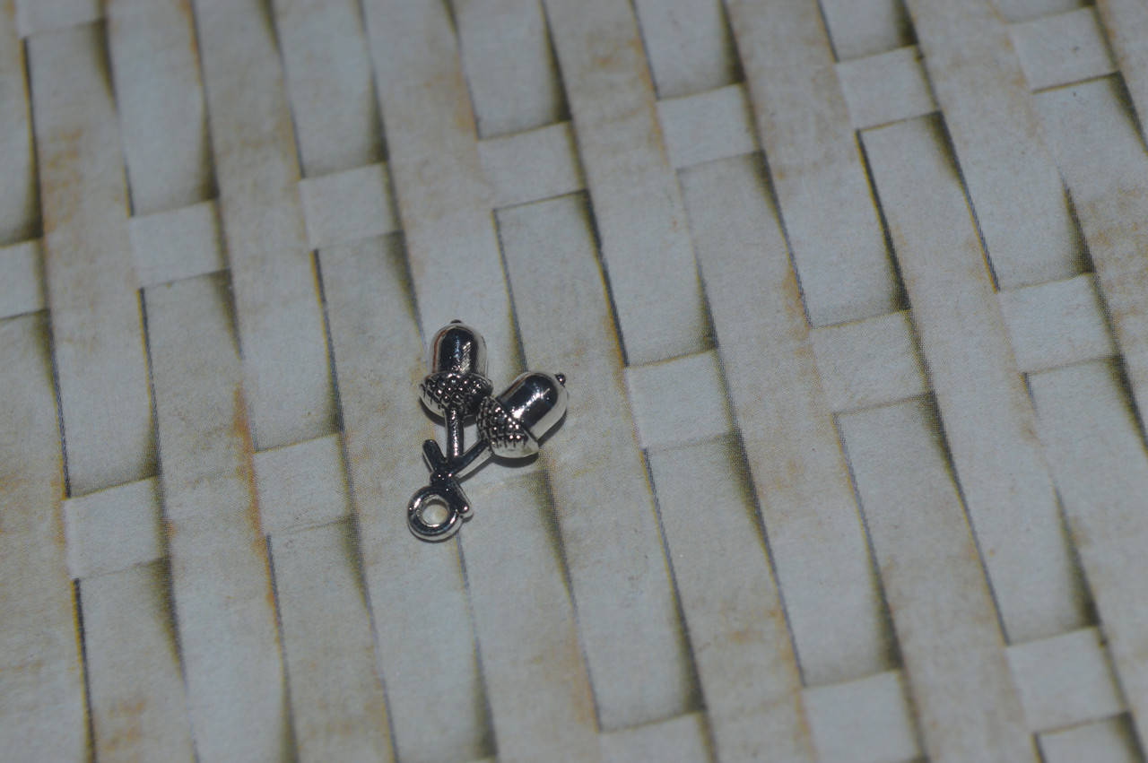 

Подвеска желуди