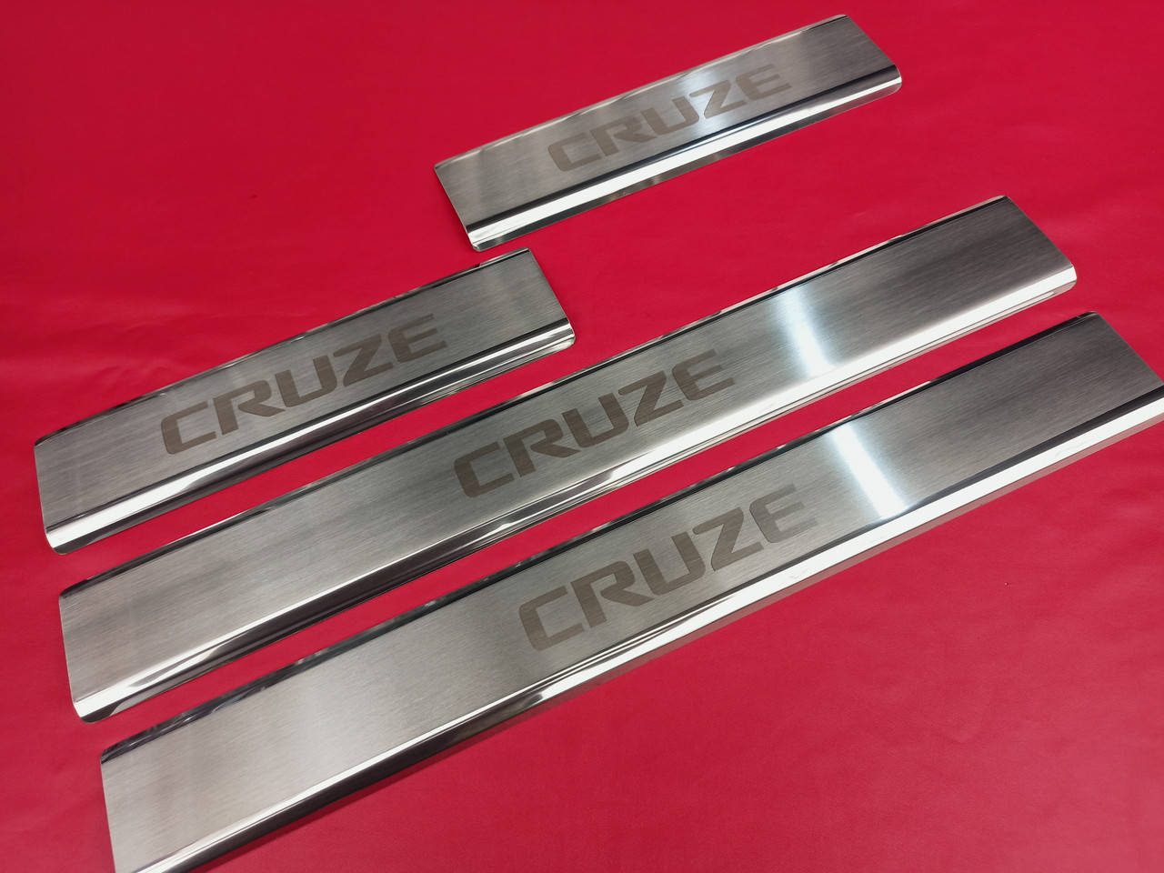 

Накладки на пороги CHEVROLET CRUZE