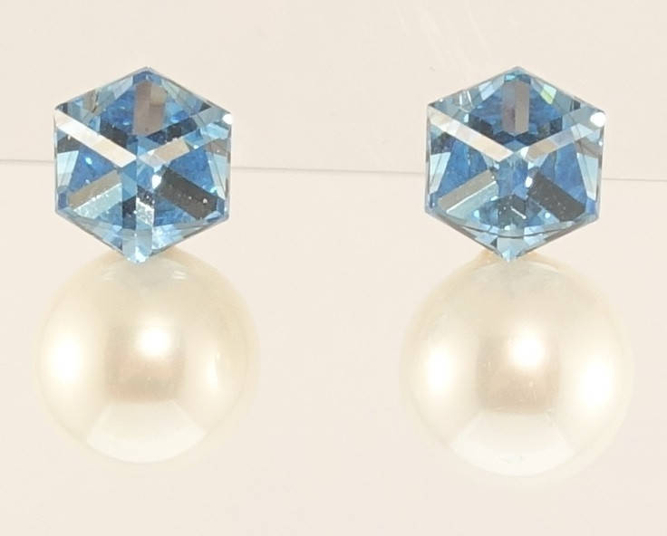 

Серьги Xuping Позолота 18K с кр-ми Swarovski гвоздики (пусеты) "Кристальный куб Aquamarine с жемчугом"