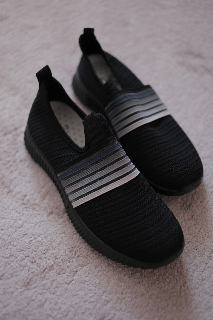 

Женские кроссовки черные трикотажные стиль Adidas Runner 36-39, Черный
