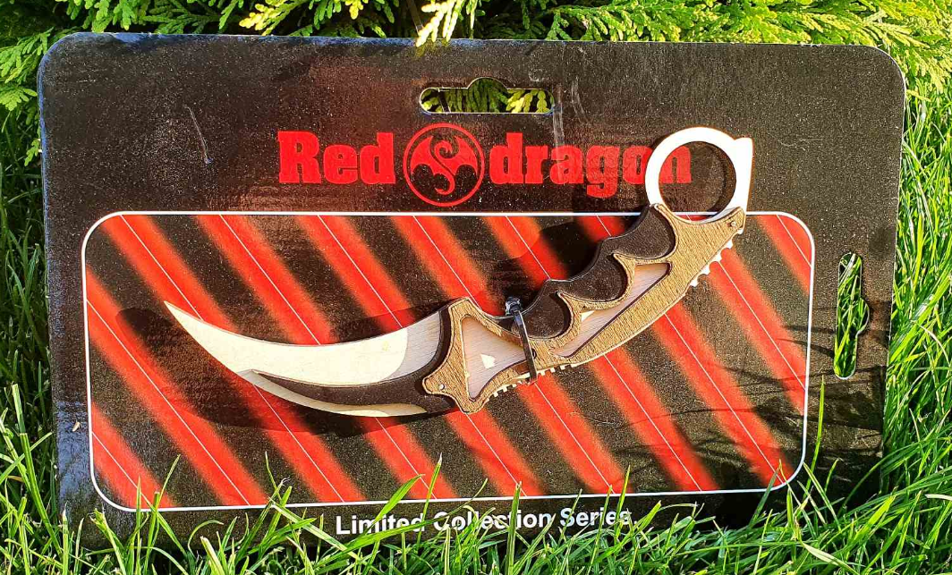 

Нож Керамбит деревянный на картоном листе.