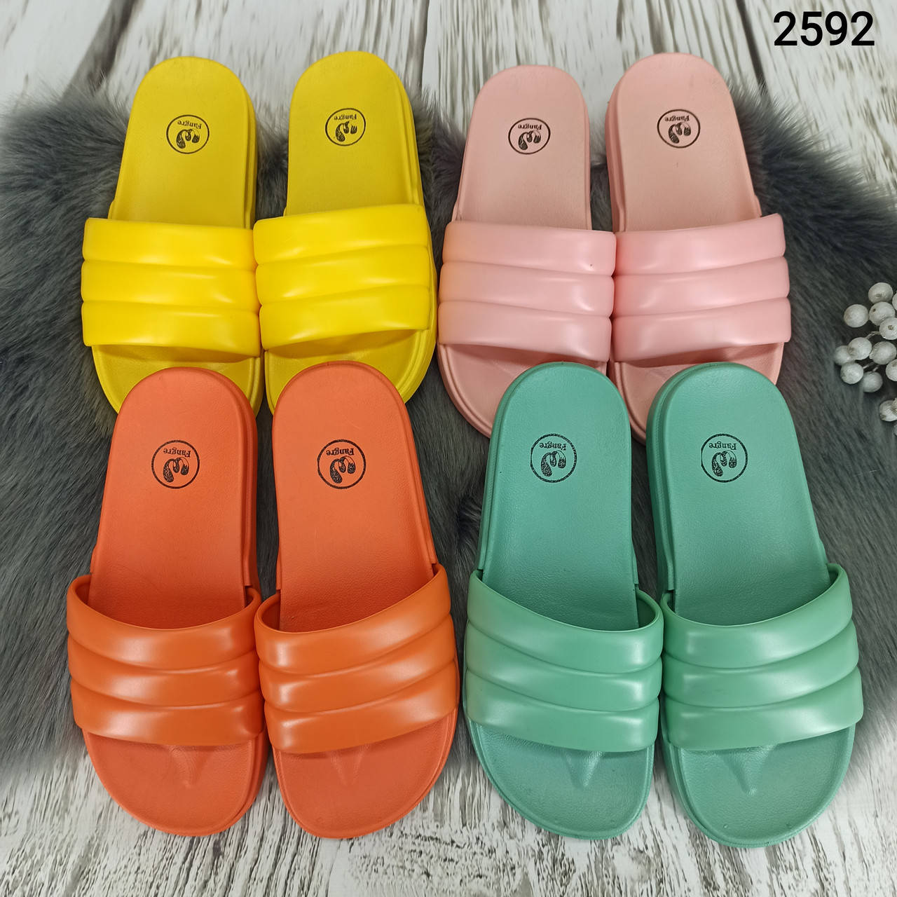 

Женские резиновые шлепанцы сланцы "Полоски" разные цвета