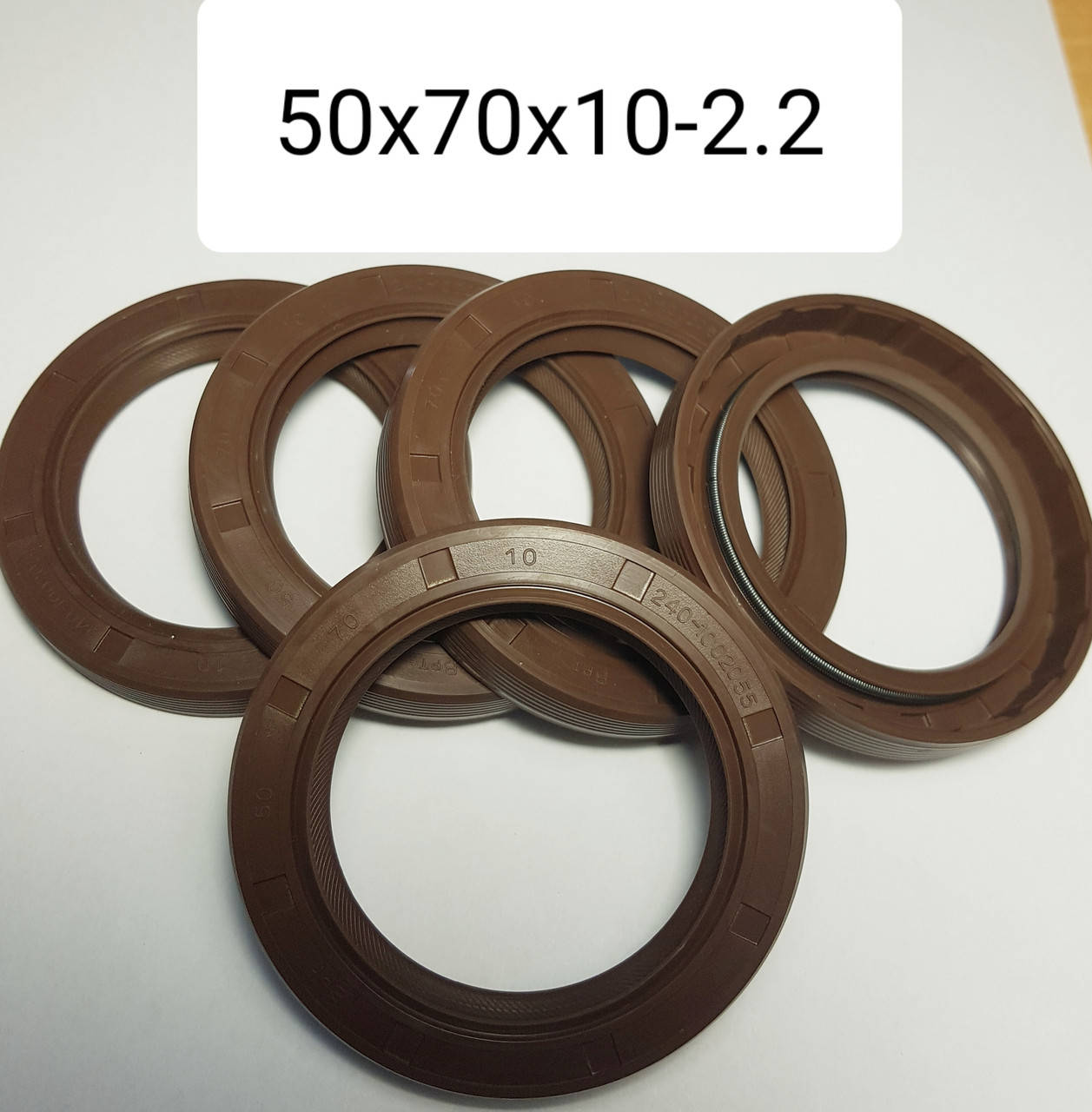 

Сальник манжета армированная 50х70х10-2.2 ВРТ (коричневый)