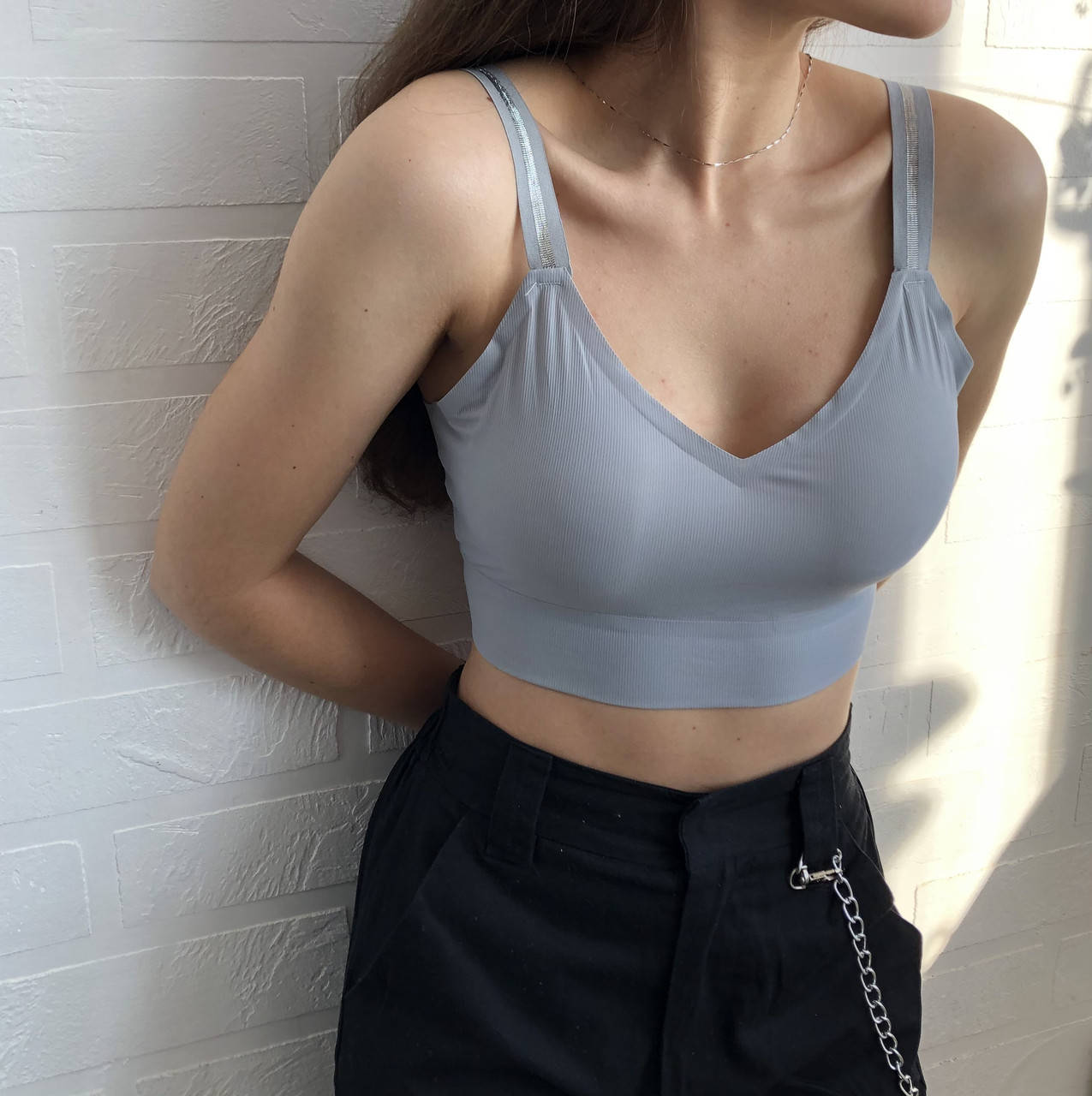 

Гладкий топ с V-образной спинкой, серый S