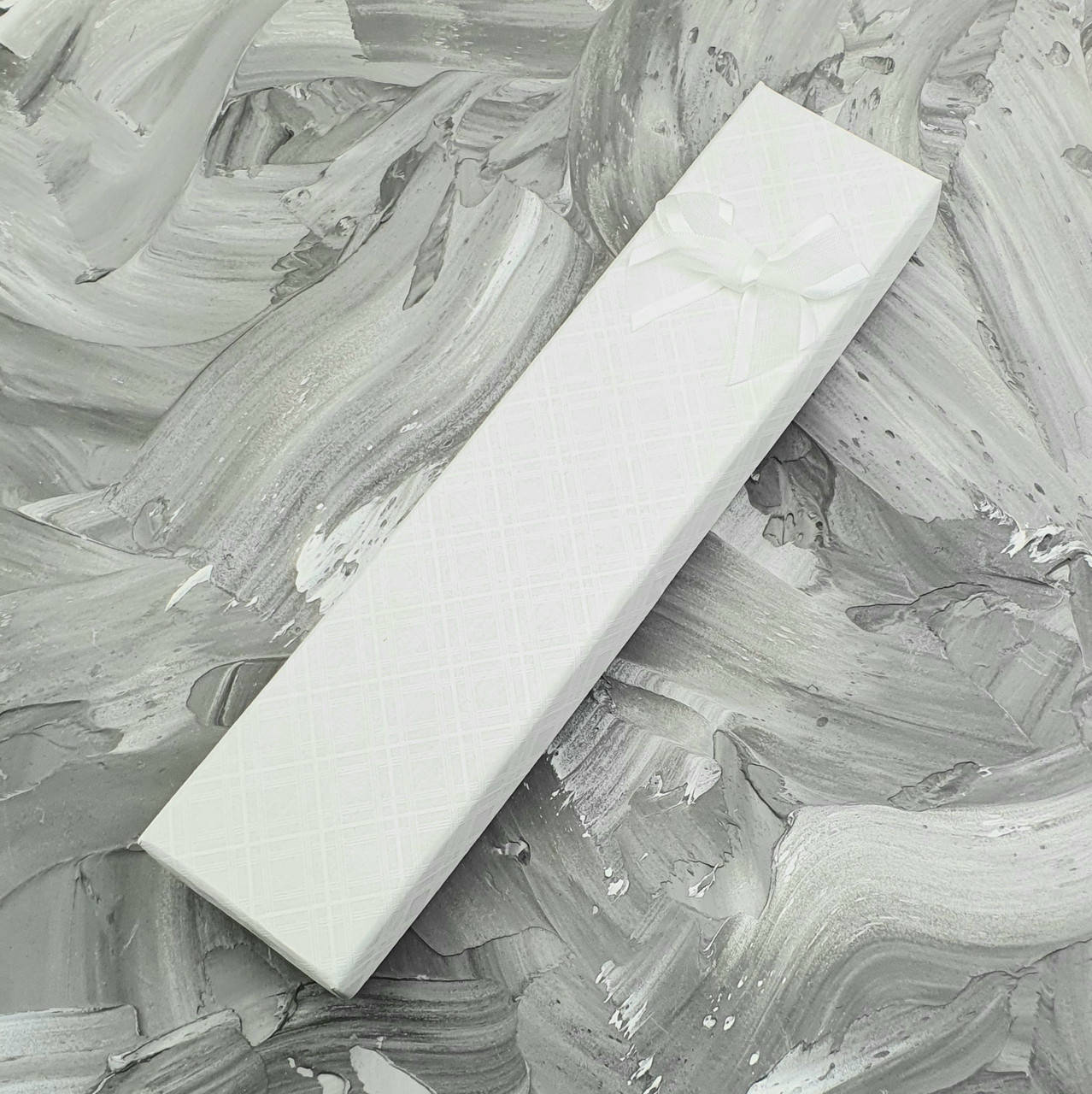 

Футляр 32276 белый для цепочек браслетов размер 21х4 см