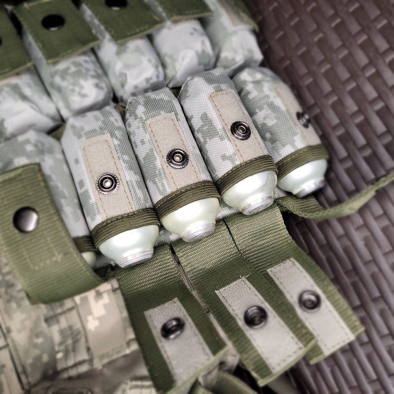 

Подсумок для 10 гранат ВОГ25. "Паук". Двухрядный, пиксель, молли.