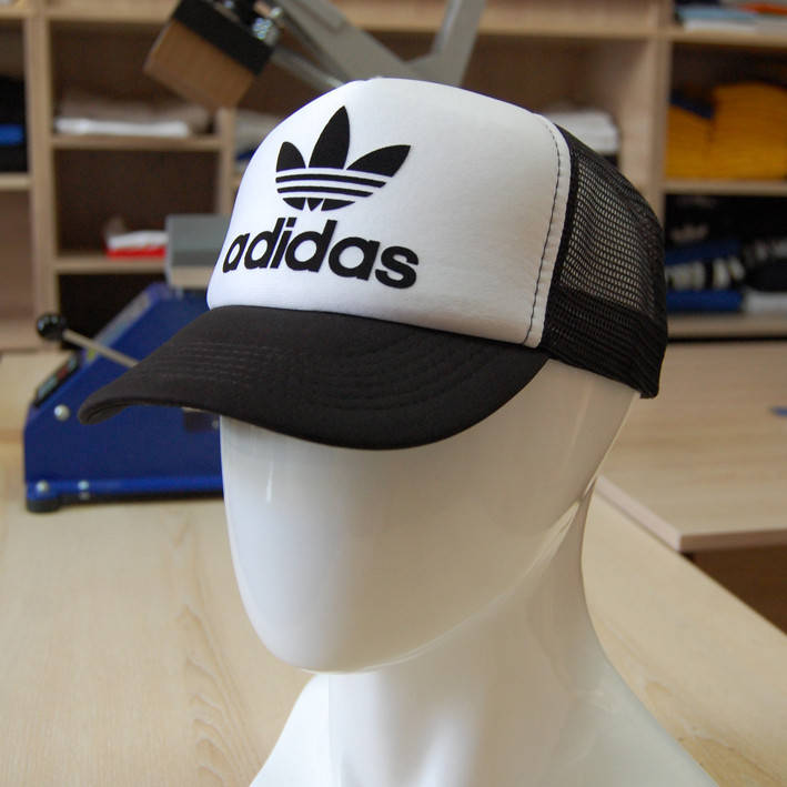 

Черная кепка тракер Adidas, Черный
