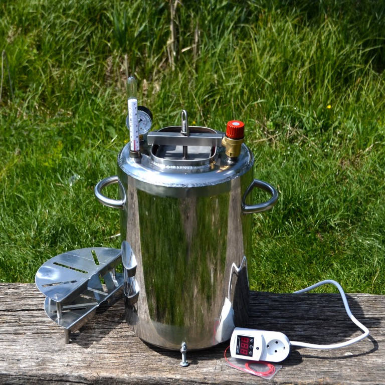 

Автоклав электрический Люкс-14-Э на 14 банок