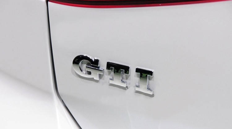

Шильдик надпись GTI (серебро) на крышку багажника
