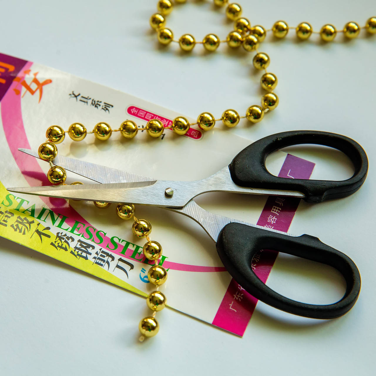 

Ножницы швейные Y-261 / цвет чёрный / длина 14 см ( длина лезвия 5,5 см )