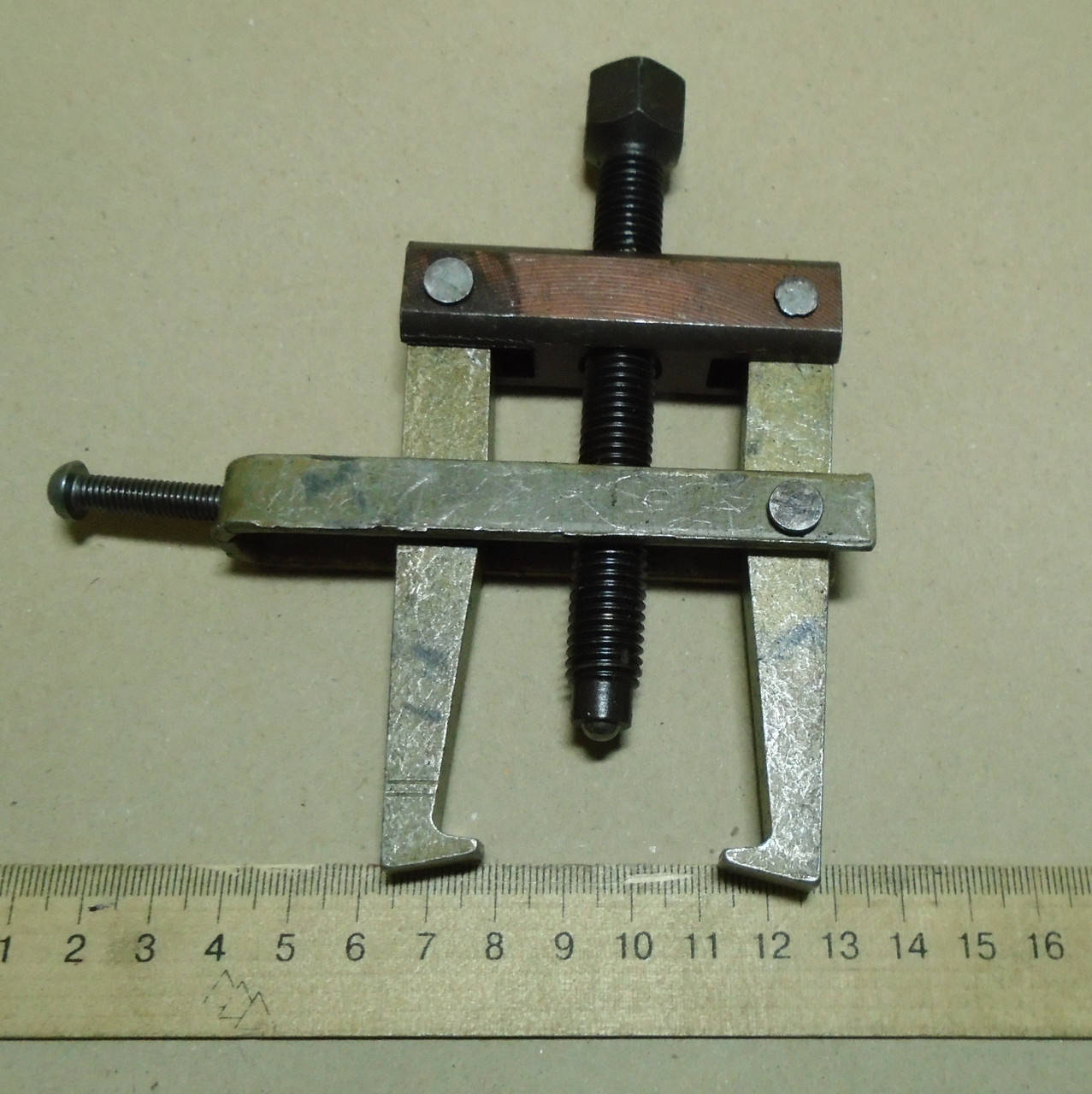 

Съемник подшипников генератора с фиксатором