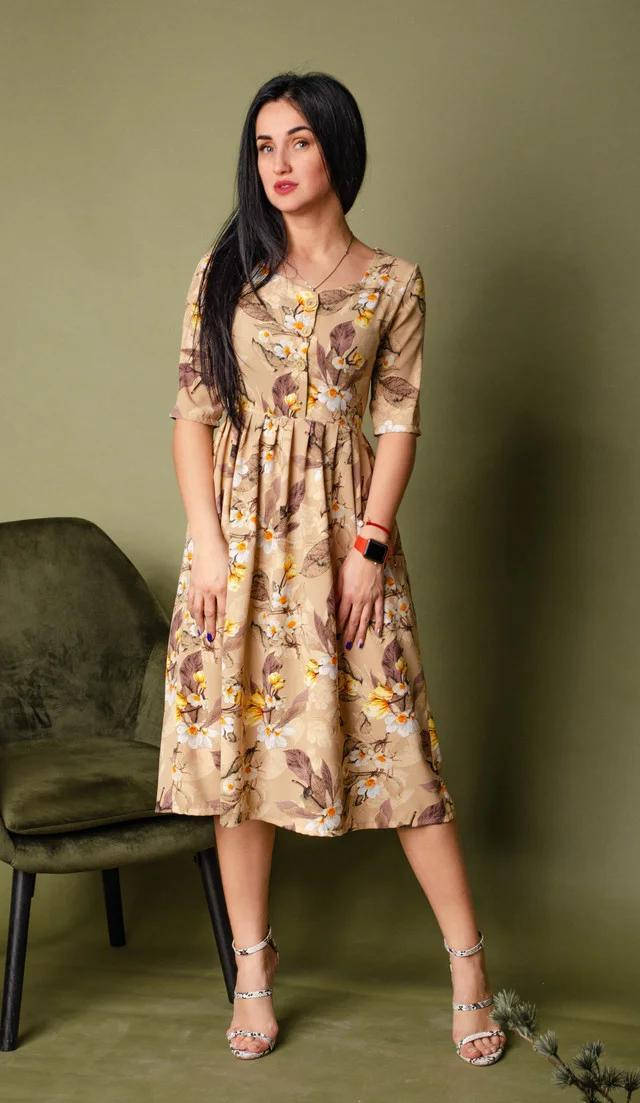 

Летнее женское платье с юбкой в сборку с растительным принтом коричневое 42,44,46,48