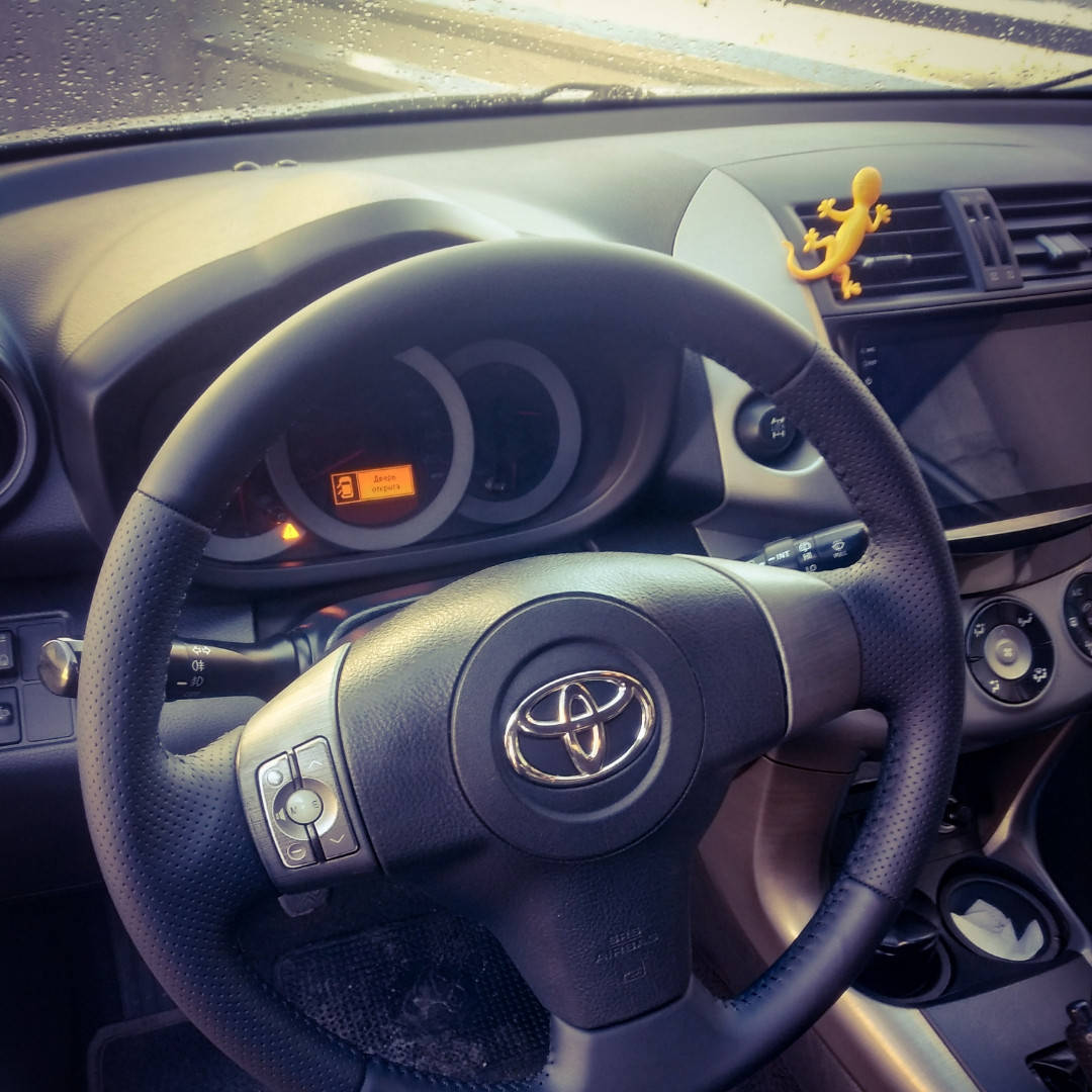 

Чехол - оплетка на руль из натуральной кожи Тойота Rav4