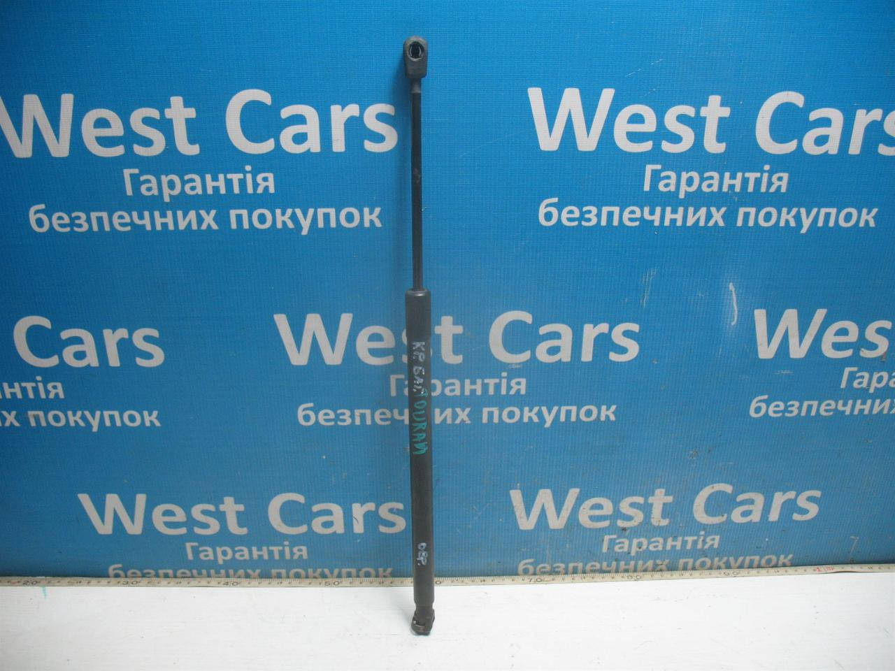 

Амортизатор кришки багажника Volkswagen Touran с 2003 по 2010