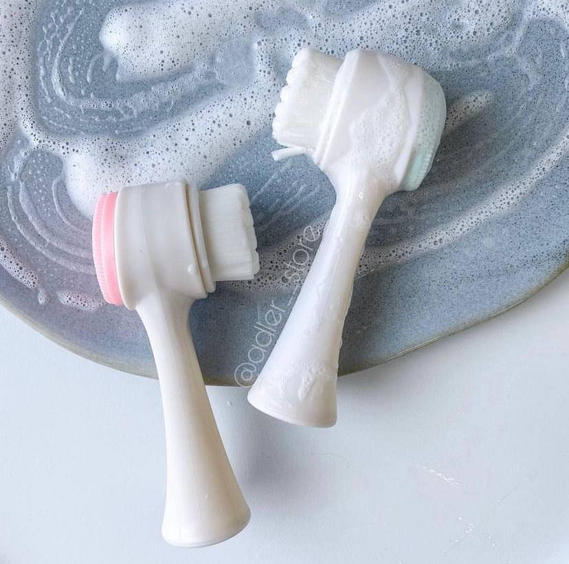 

Двусторонняя щетка для умывания