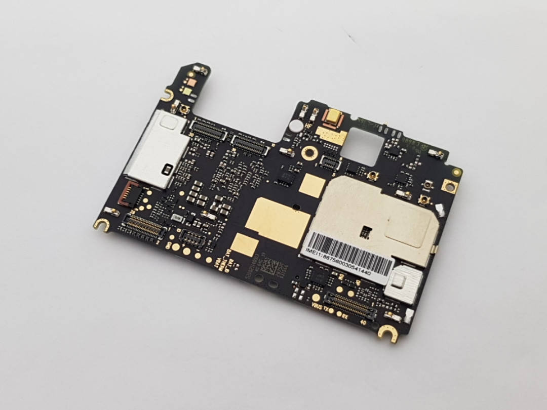 

Материнская плата Xiaomi Mi A1 4/64Gb оригинал новая (100% рабочая)