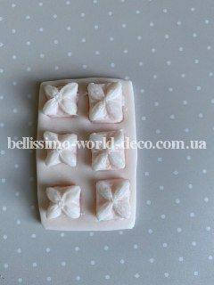 

Молд Лепесток Сирени 1,2см х 1,2см