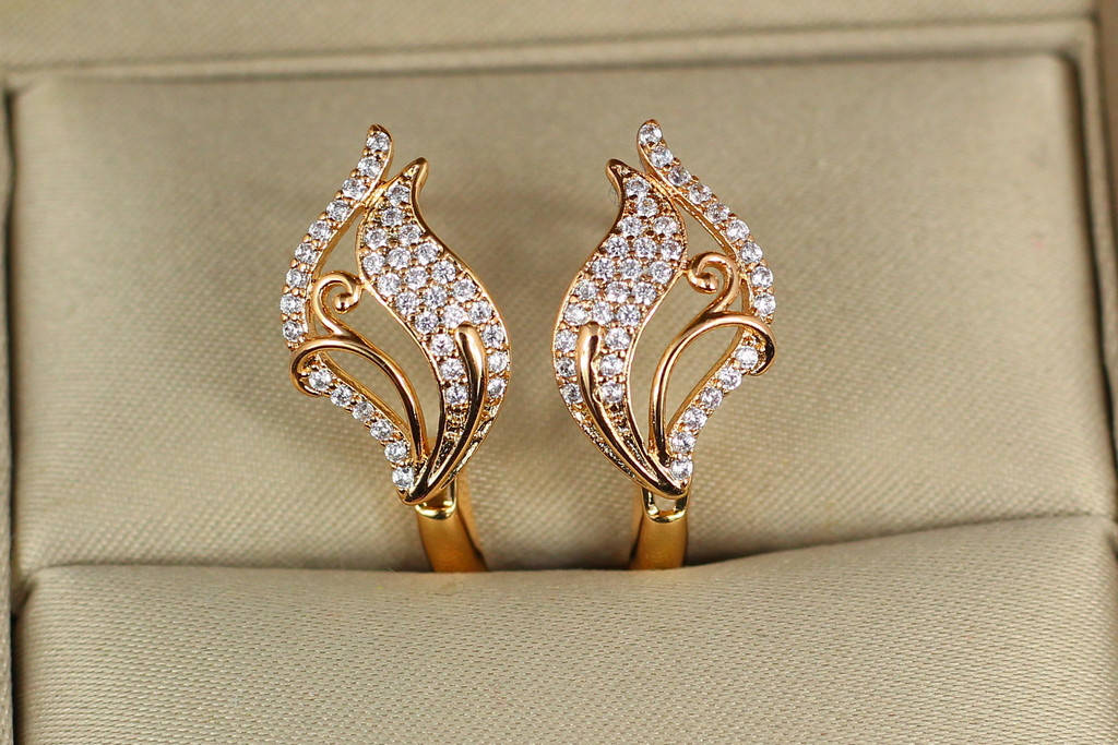 

Серьги Xuping Jewelry тюльпанчик с фианитами 1,7 см золотистые