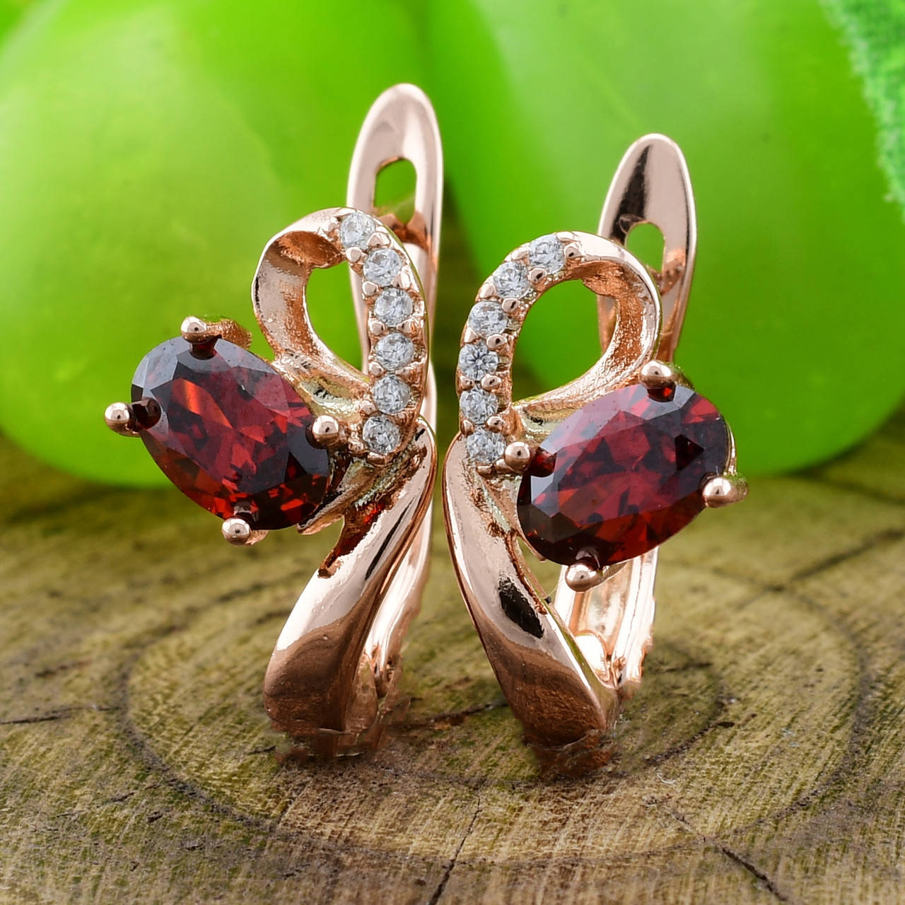 

Серьги 27695 размер 14х8 мм красные фианиты вес 2.0 г позолота РО