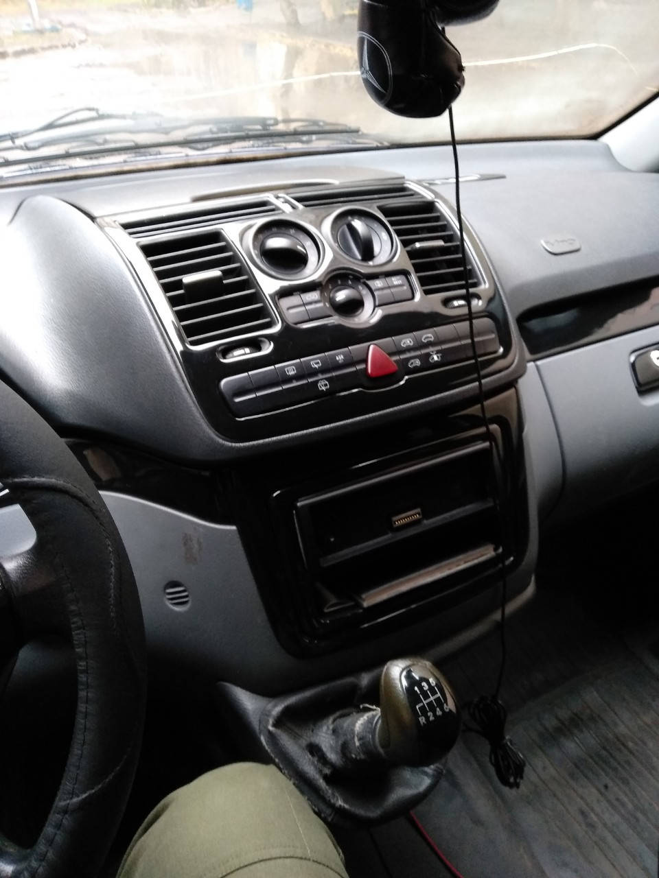 

Декор панели (накладки на панель) Mercedes Vito 639 (мерседес вито 639) РАЗНЫЕ ЦВЕТА Черный глянец