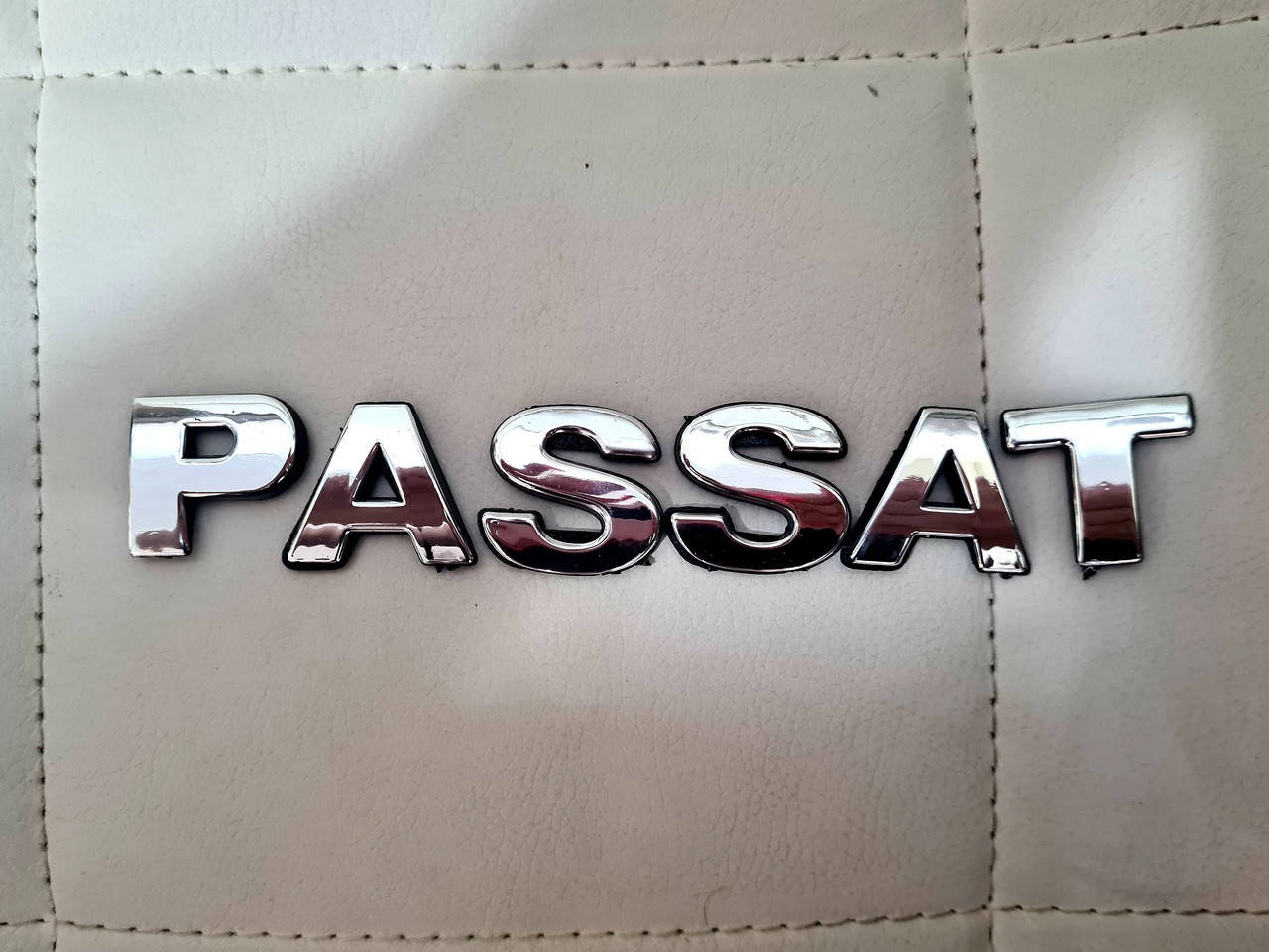 

Эмблема надпись на багажник радиатора Volkswagen VW Passat буквы