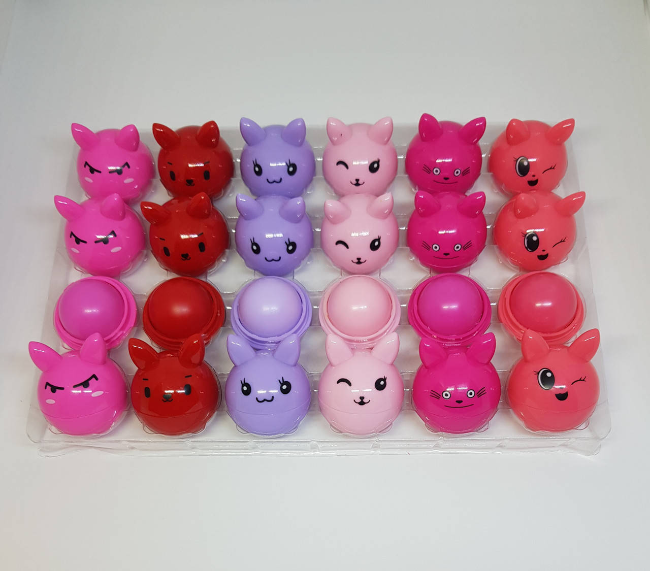 

Бальзам для губ Лама Magic Lip Balm (В наявності 1 червоний та 5 малинових)