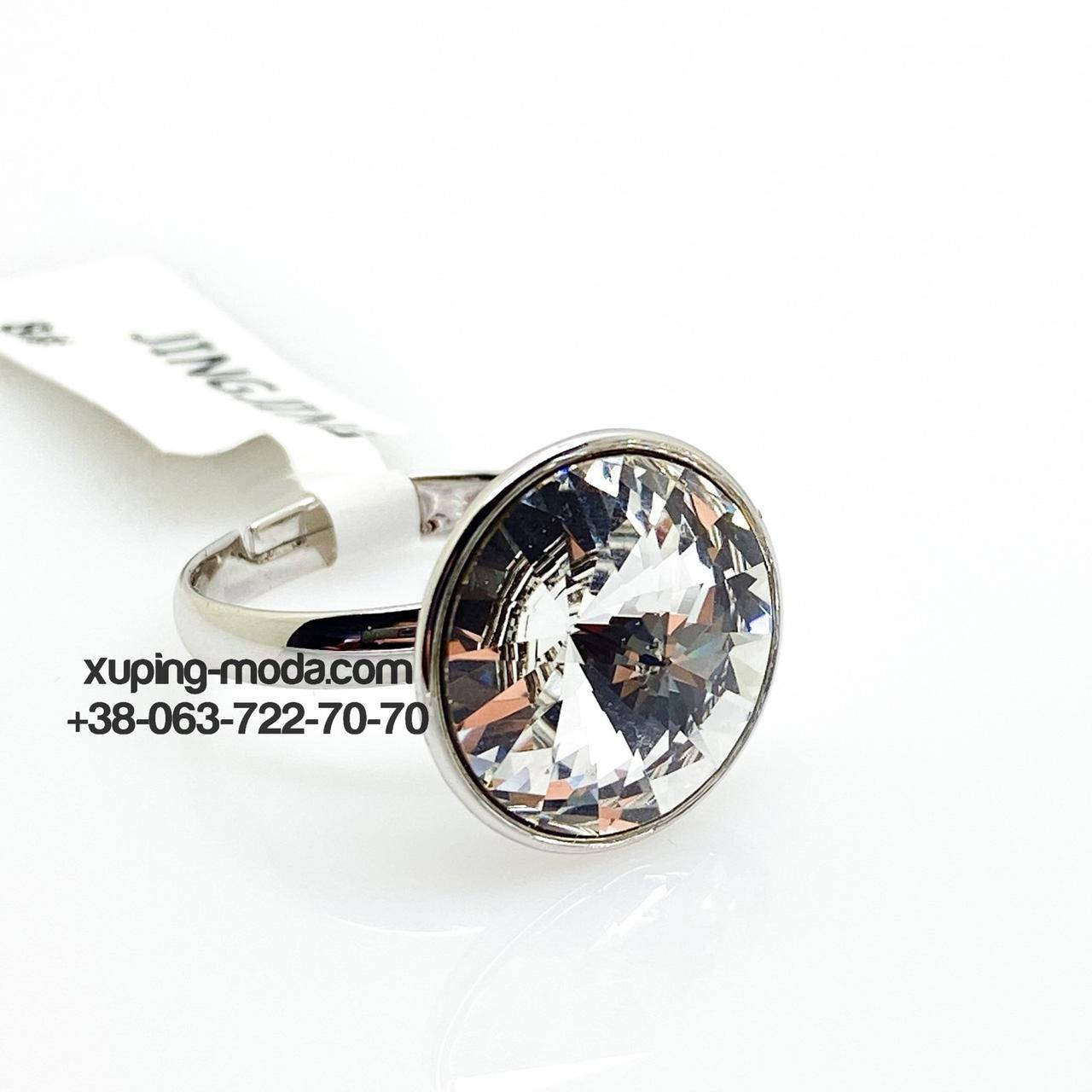 

Кольцо с большим камнем Swarovski