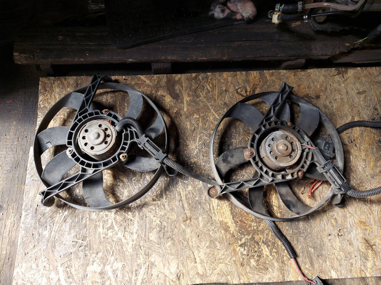 

Вентилятор Октавия Гольф 4 Бора / Вентилятор кондиціонера Oktavia tour Golf 4 Bora