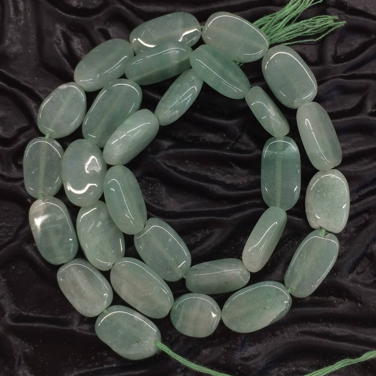 

Бусины на нитке из зелёного авантюрина овал ~1см L=31см